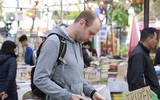 Thăm hội sách mùa Xuân Thăng Long tại hồ Văn